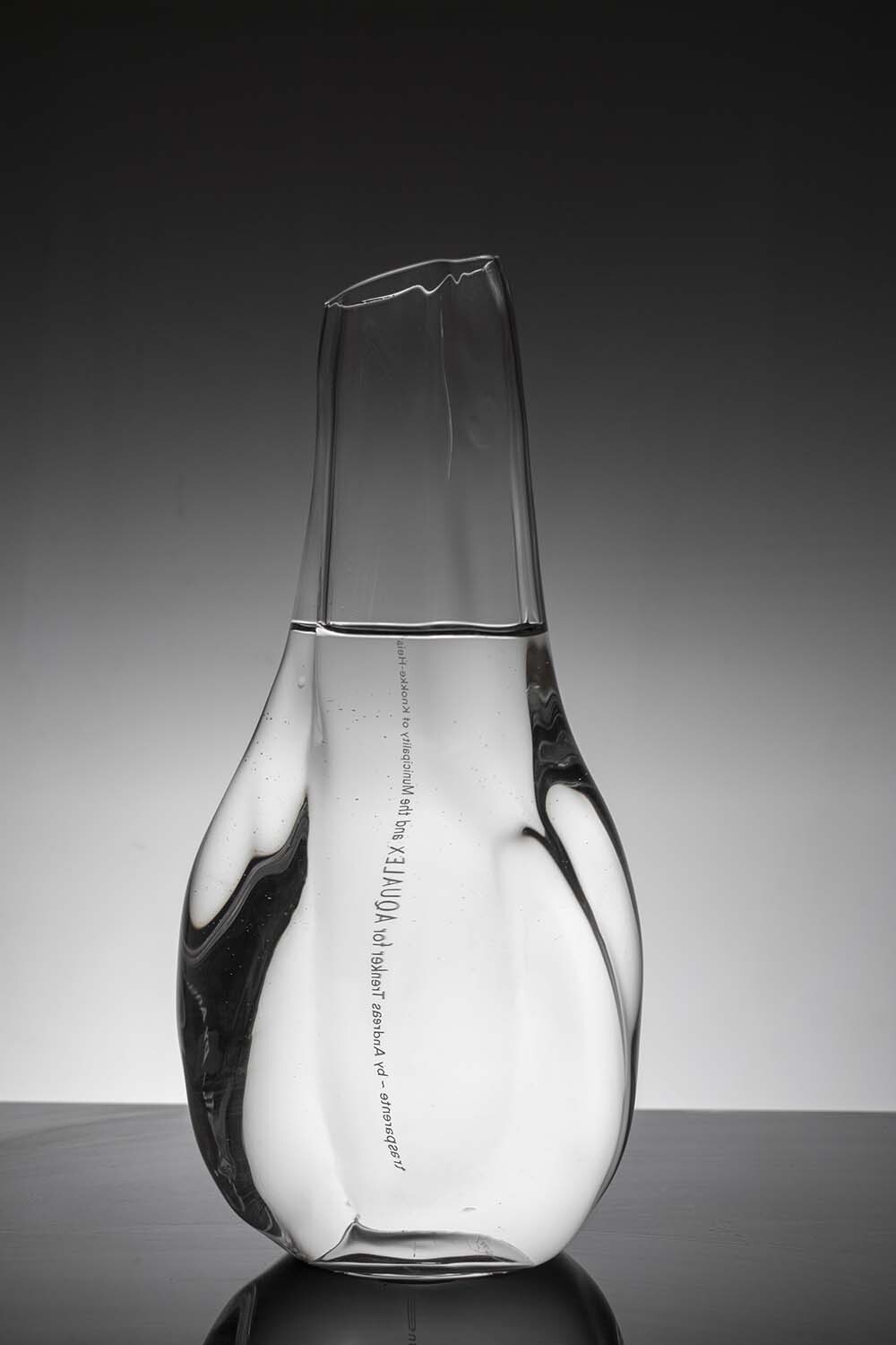 Transparent, las jarras de agua de cristal arrugado por Andreas Trenker